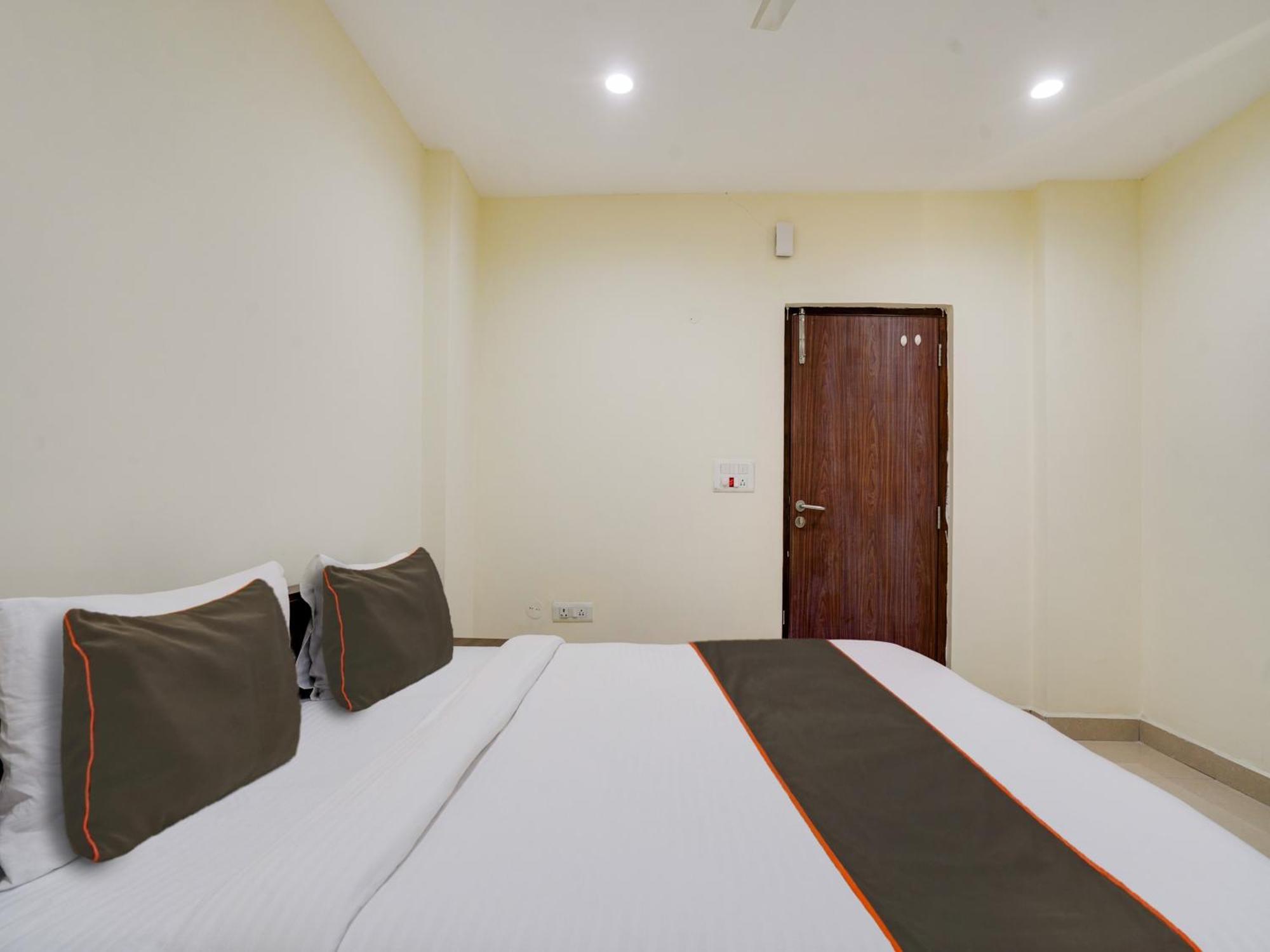 Collection O Relax Roof Hotel Hyderabad