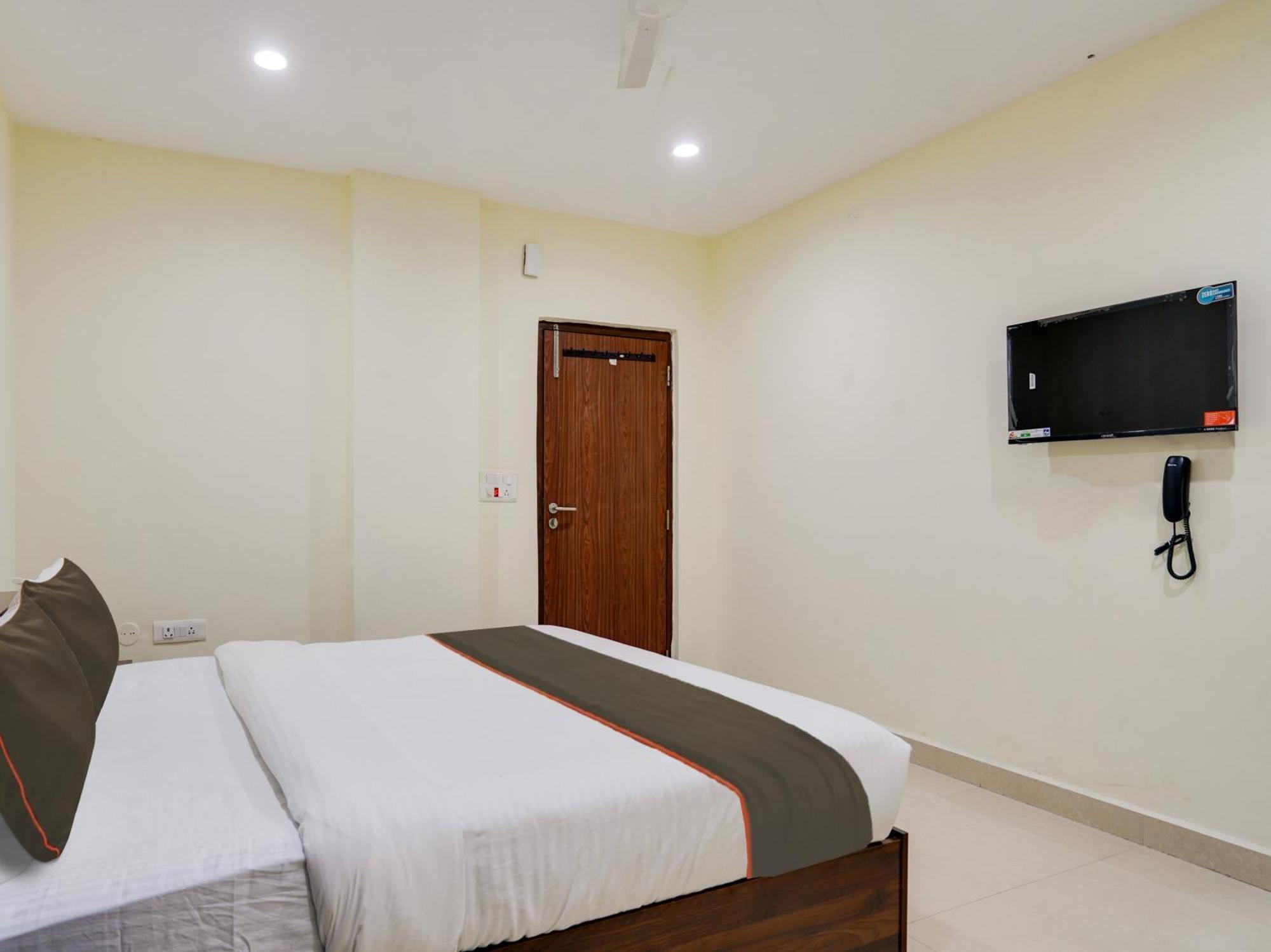 Hotel Collection O Relax Roof 3*